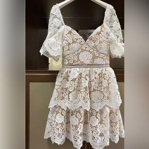Sexy backless lace short-sleeved lace V-neck waist cake dress